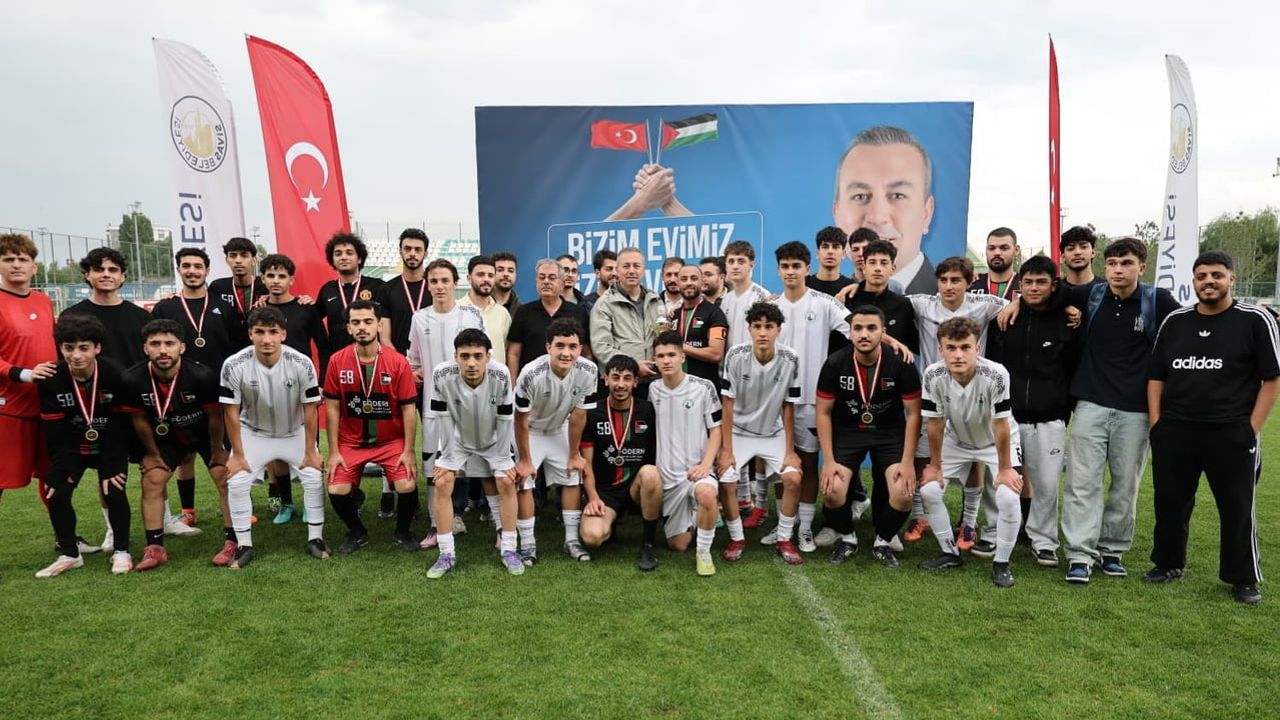 Sivas'ta üniversiteli Filistinlilerle dostluk maçında kardeşlik mesajı