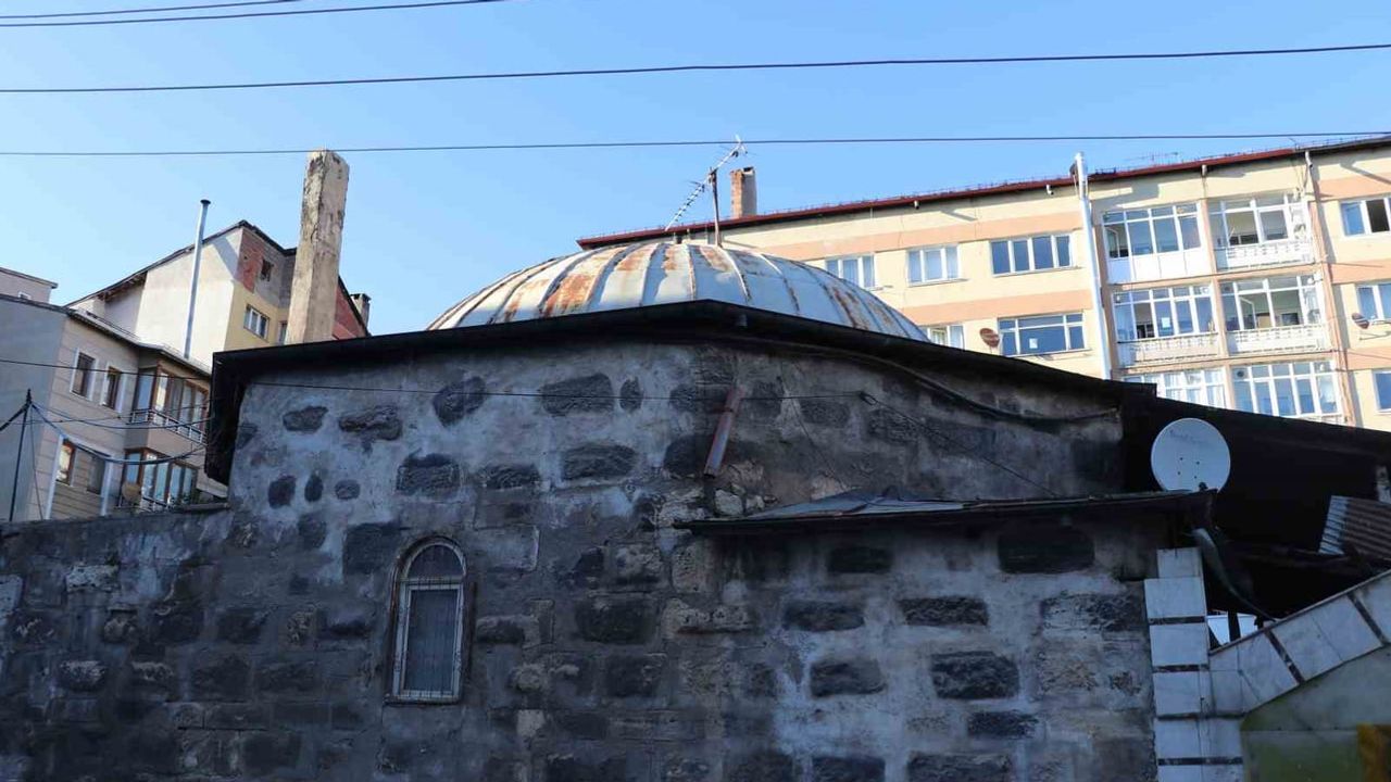 Sivas'taki paşa hamamı on yıldır bürokrasinin gölgesinde