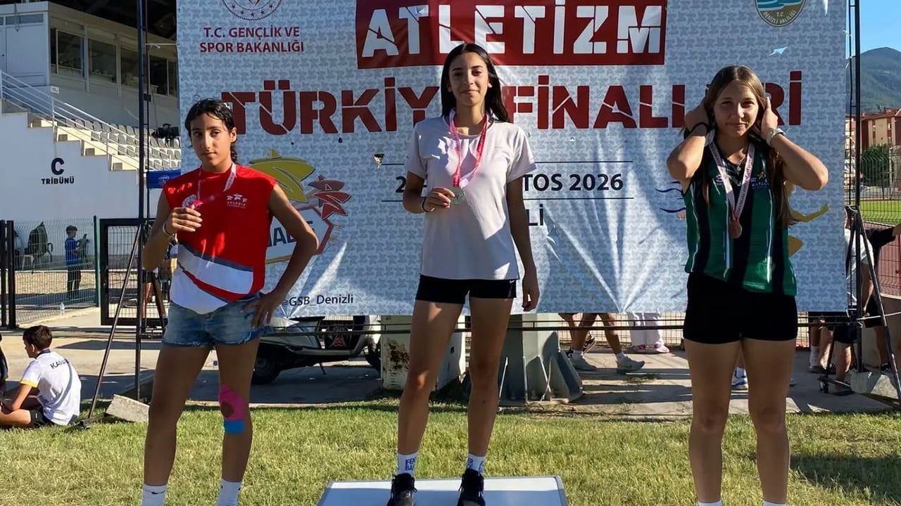 Sivaslı genç atlet 80 metrede Türkiye şampiyonu oldu