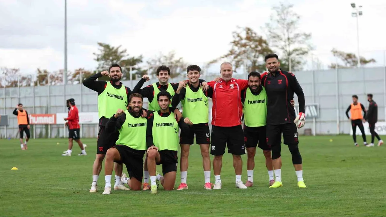 Sivasspor hazırlık temposunu çift idmanla artırdı