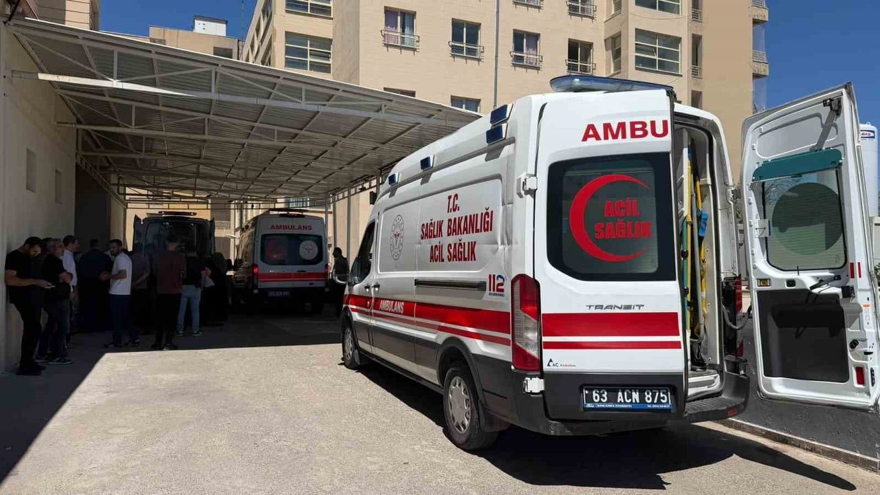 Siverek'te park halindeki traktör iki kişiyi yaraladı