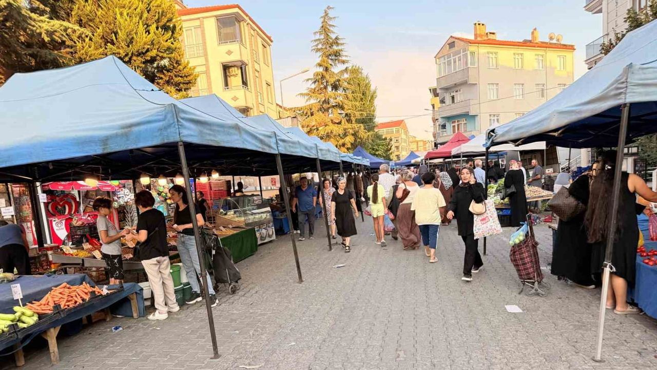 Sivil dolaşıp pazarın nabzını tutan vali yardımcısı
