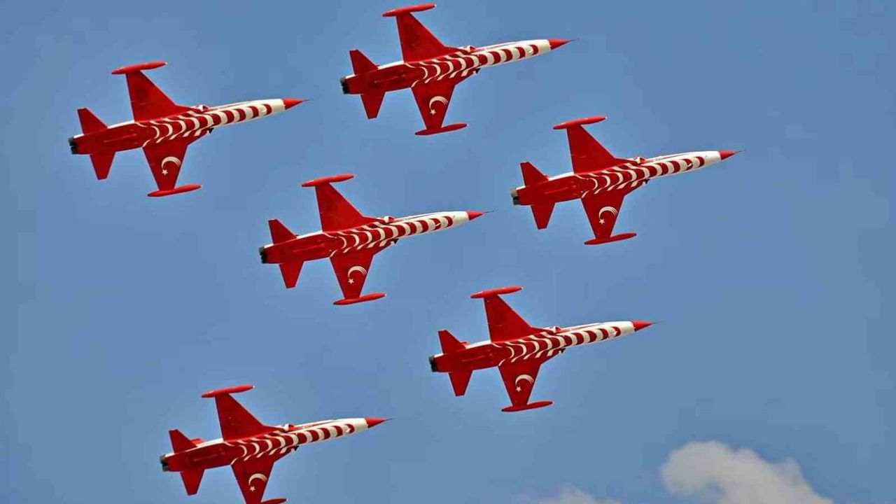 Sivrihisar'da şov zamanı: SHG Airshow 2026 gökyüzünü dolduruyor