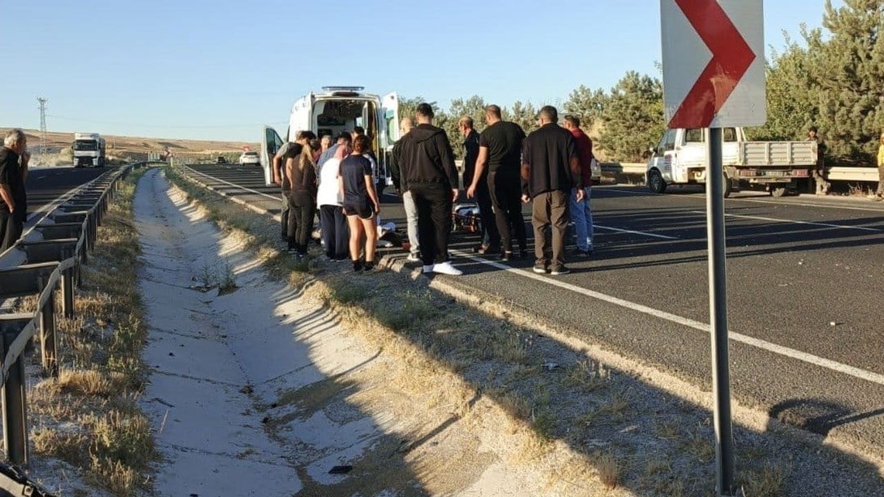 Sivrihisar'da sürücünün kontrolünü kaybettiği otomobil yan yattı: yolcu hafif yaralandı