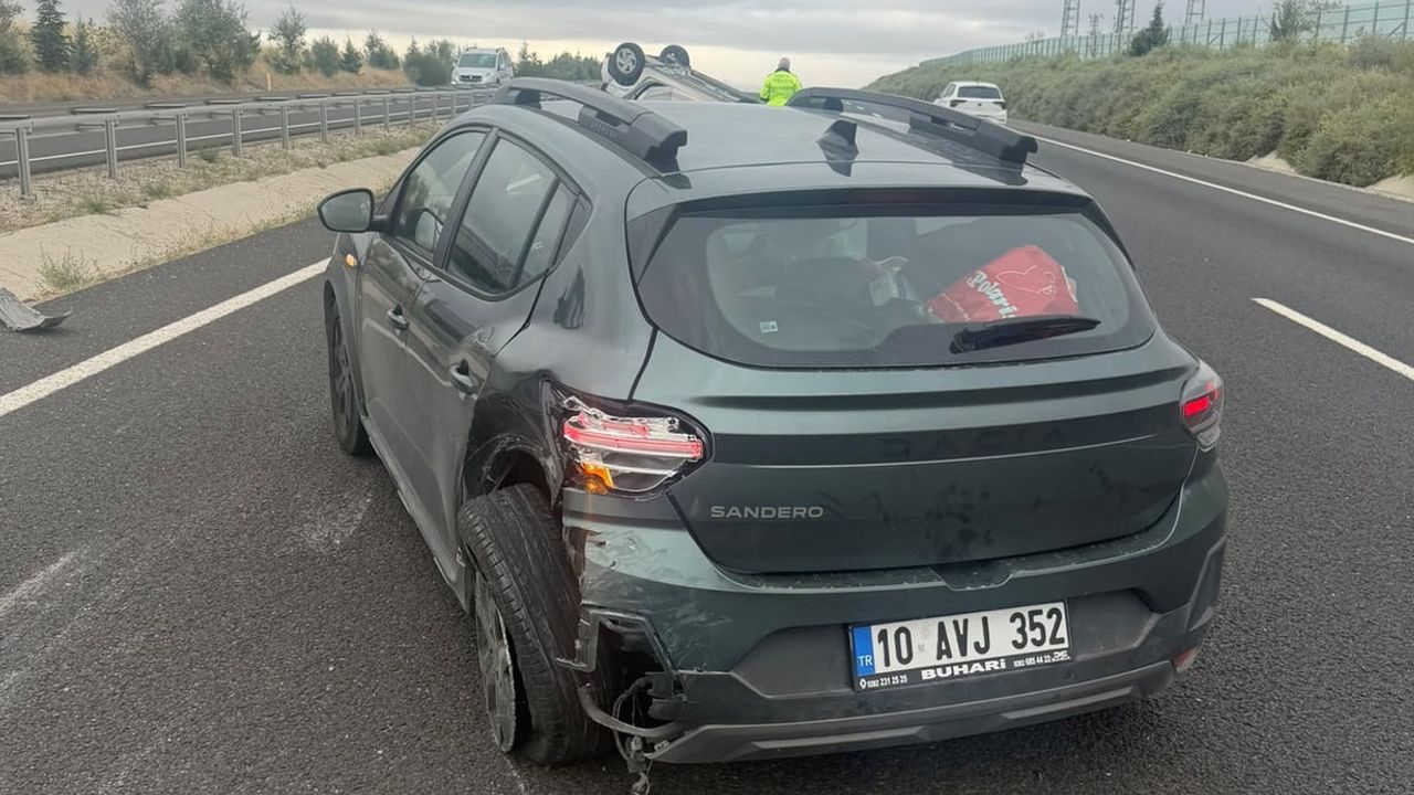 Sivrihisar'da trafik kazası: bir araç takla attı, can kaybı yok