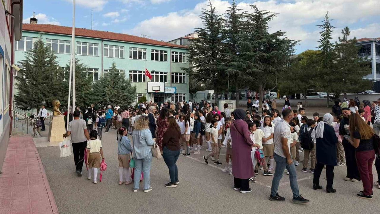 Sivrihisar’da yeni dönemin coşkusu okullara yansıdı