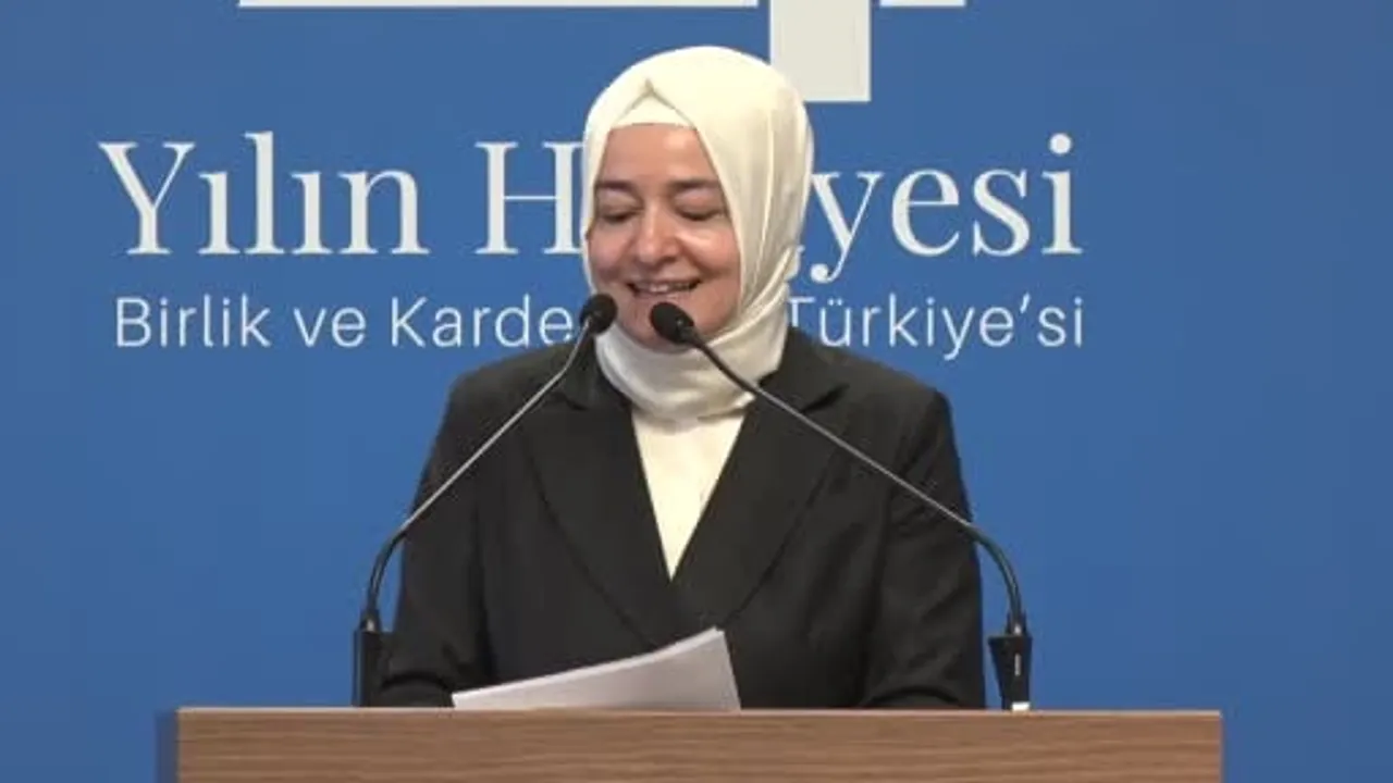 Siyasi sorumluluk gerekçesiyle Fatma Betül Sayan Kaya görevlerinden affını talep etti