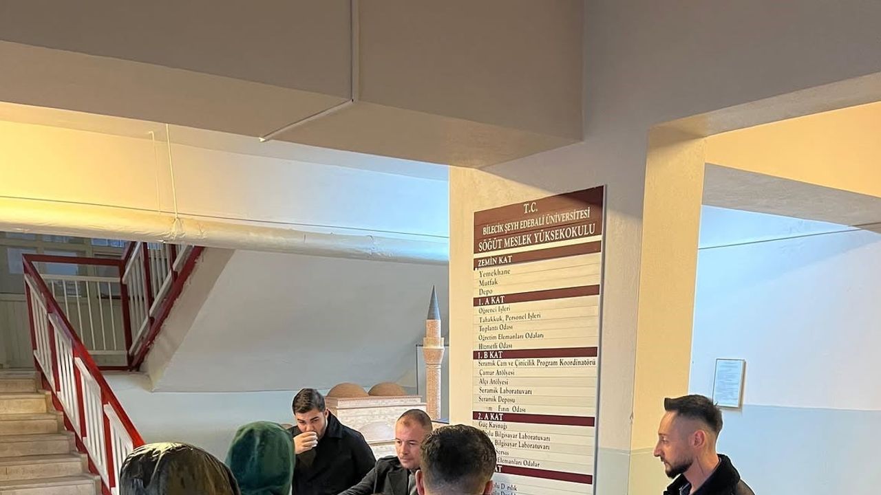 Söğüt’te öğrenciler için simit ve meyve suyu ikramı