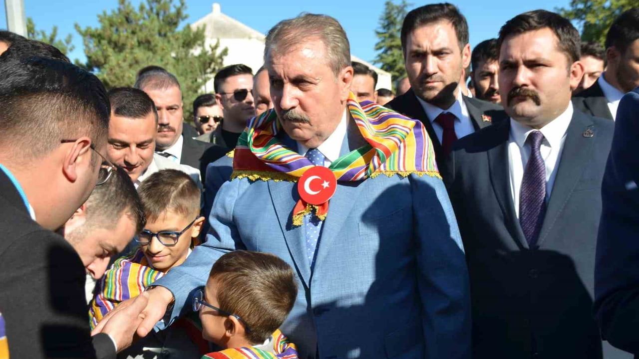 Söğüt'te törenin finali türbe ziyaretleriyle gerçekleşti