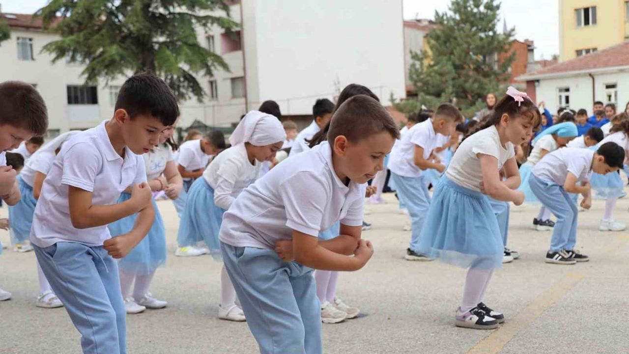 Söğüt'te yeni eğitim yılı coşkusu: başkan Ferhat Durgut minik öğrencilerle buluştu