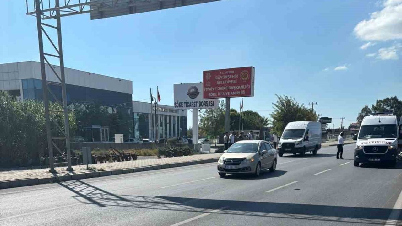 Söke’de öğle saatlerinde çarpışma: araç direğe çarptı, 3 kişi yaralandı
