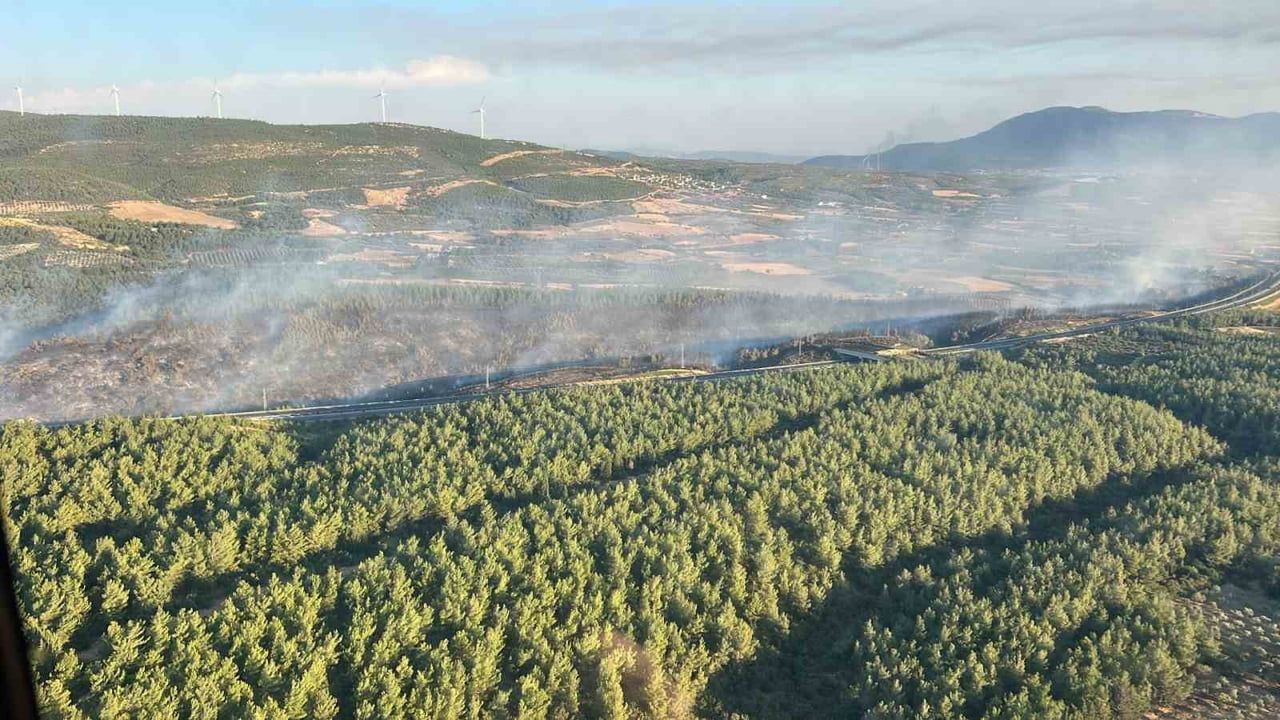 Soma'daki orman yangını kontrol altına alındı, otoyol yeniden ulaşıma açıldı