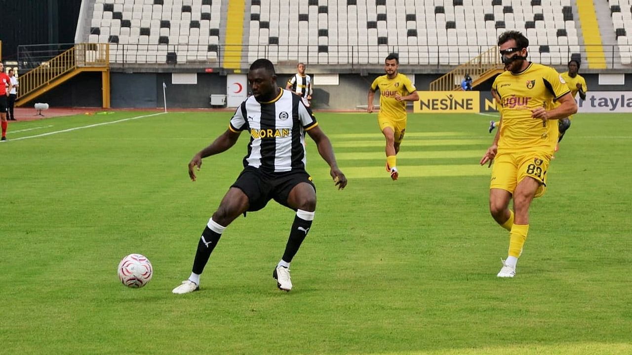 Son dakikada gelen gol Manisa'yı üzdü: İstanbulspor 1-0 kazandı