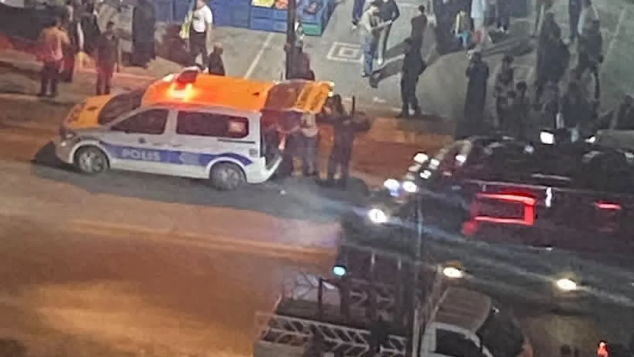Sopaların kullanıldığı kavga Altındağ Önder Mahallesi'nde kameraya yansıdı