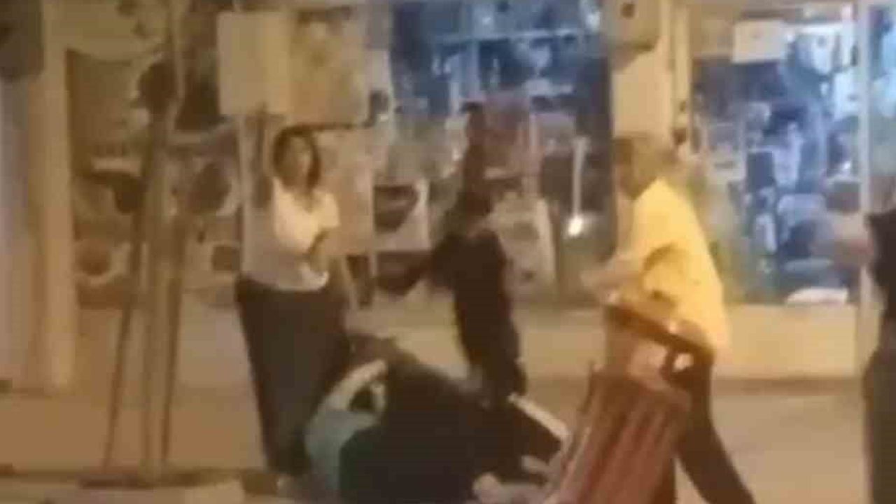 Sopalarla karışan kavga Ankara Caddesi'nde 1 kişiyi yaraladı