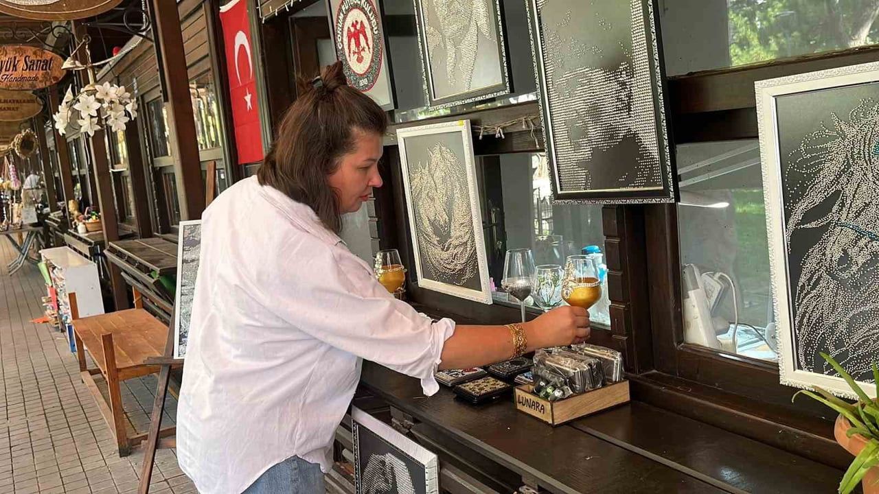 Sosyal medyadan sanata: Çorum'da kristal cam taşlarla kurulan atölye