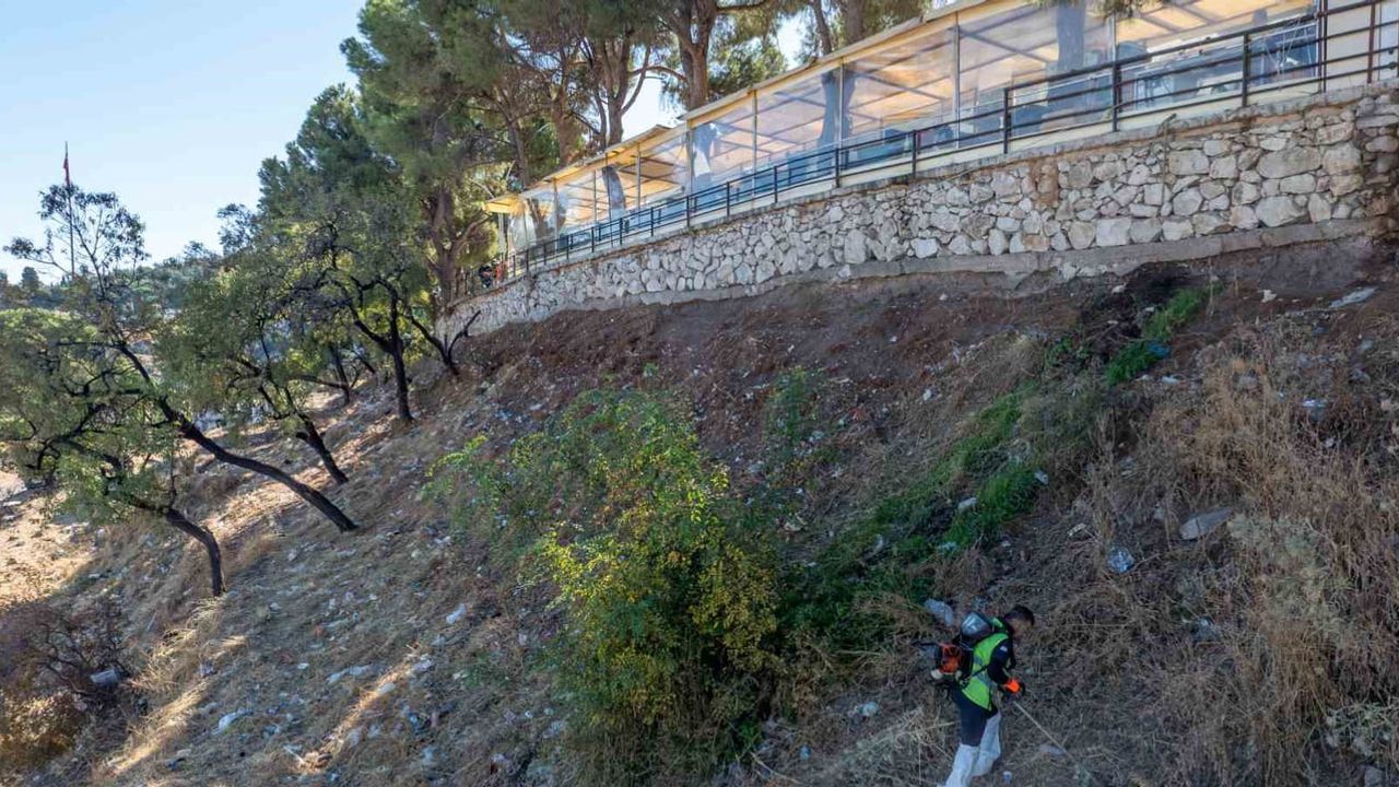 Spil eteklerinde belediyeler ortak temizliğe imza attı