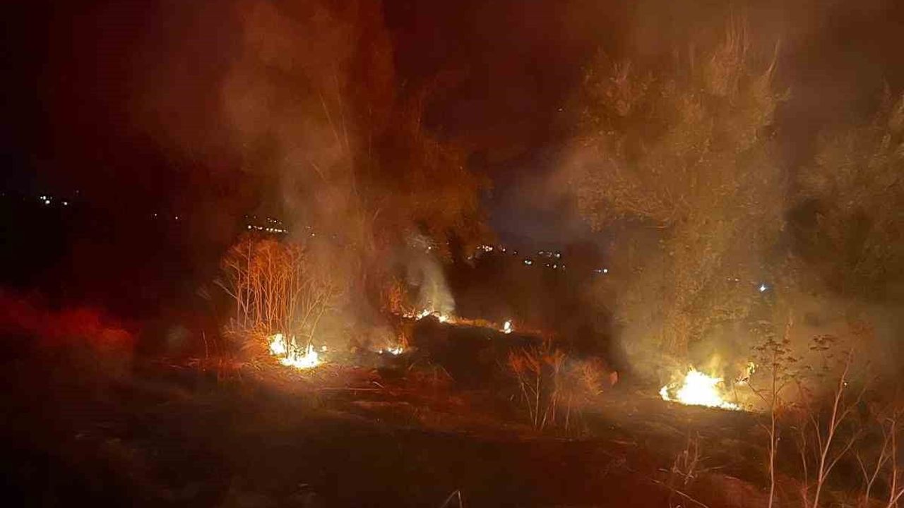 Şuhut’ta alevlere karşı hızlı müdahale kınıkörenleri'ndeki arazi yangını kontrol altına alındı