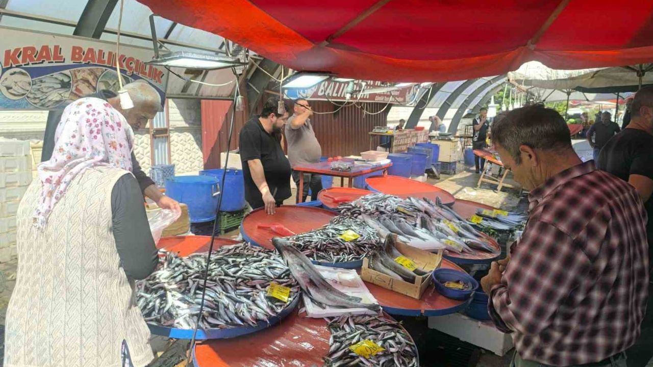 Şuhut'ta tezgahlar taze balıkla canlandı