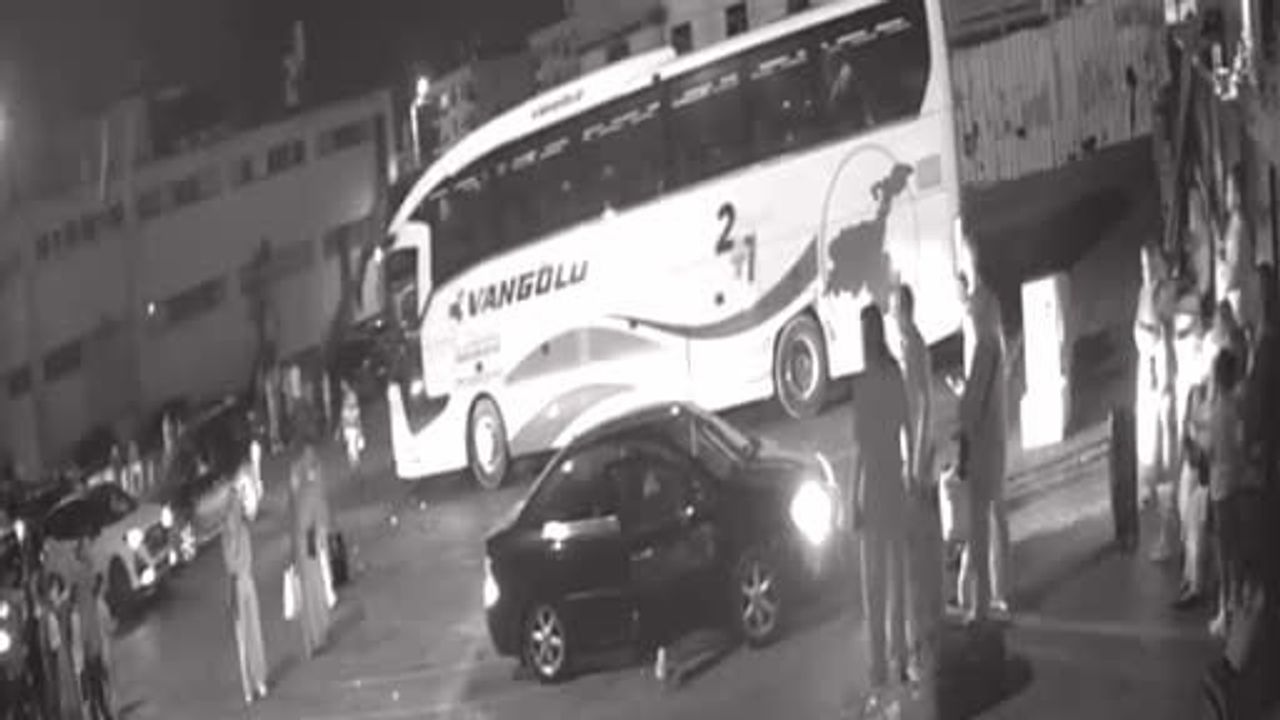 Sultanbeyli’de DEAŞ bağlantılı şüpheliyle çatışma anı kamerada
