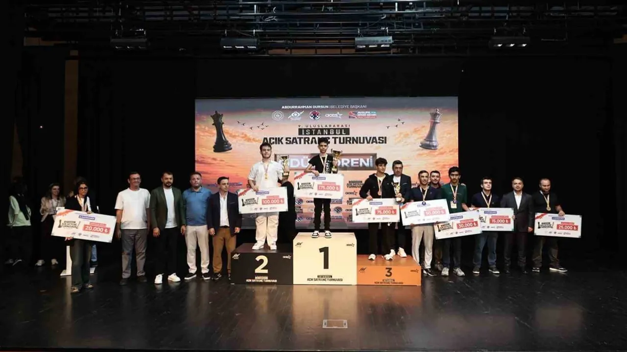 Sultangazi'de dostluk ve rekabet bir aradaydı: 9. İstanbul açık satranç turnuvası tamamlandı