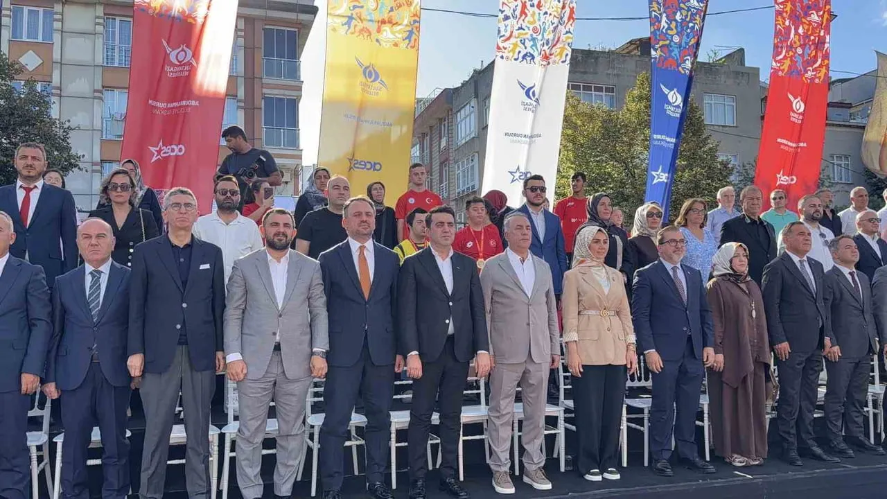 Sultangazi'de geleneksel spor şöleni: 33 ilden 700 sporcu kıyasıya yarıştı