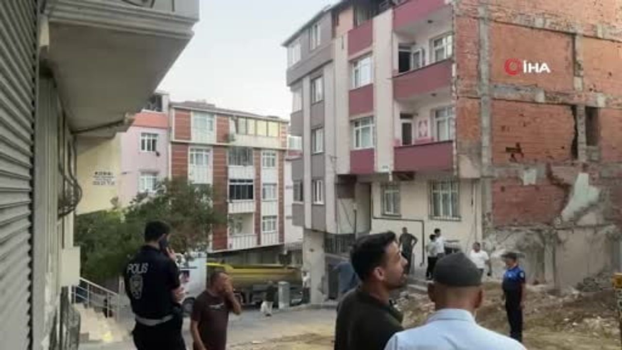 Sultangazi’de temel kazısı komşu binanın temelinde kaymaya neden oldu
