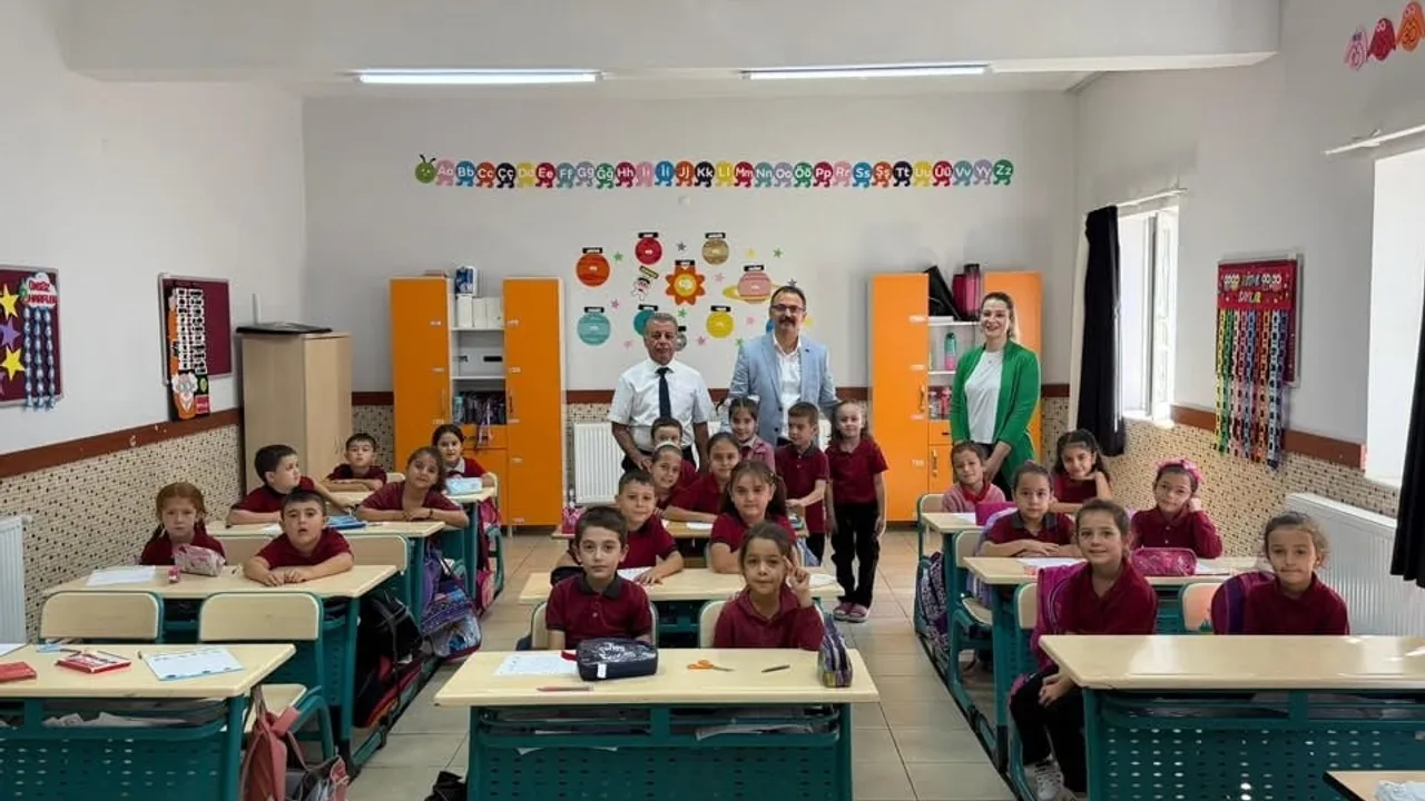 Sultanhisar kaymakamı Ali Ekber Ateş öğrencilerle buluştu