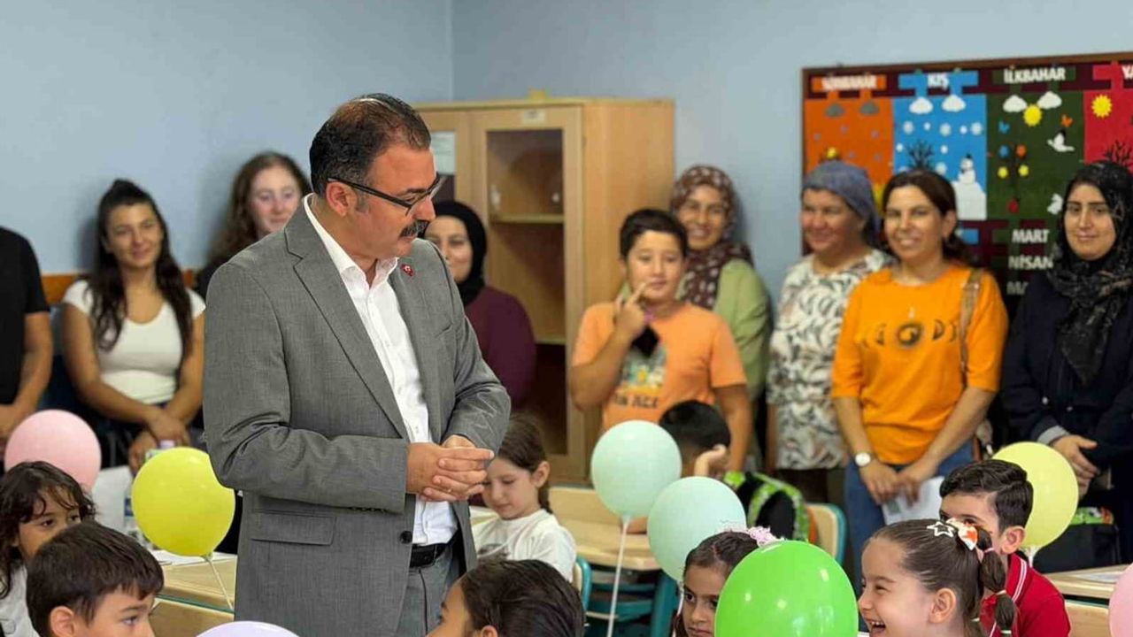 Sultanhisar kaymakamı Ali Ekber Ateş öğrencilerle yeni döneme umutla başladı