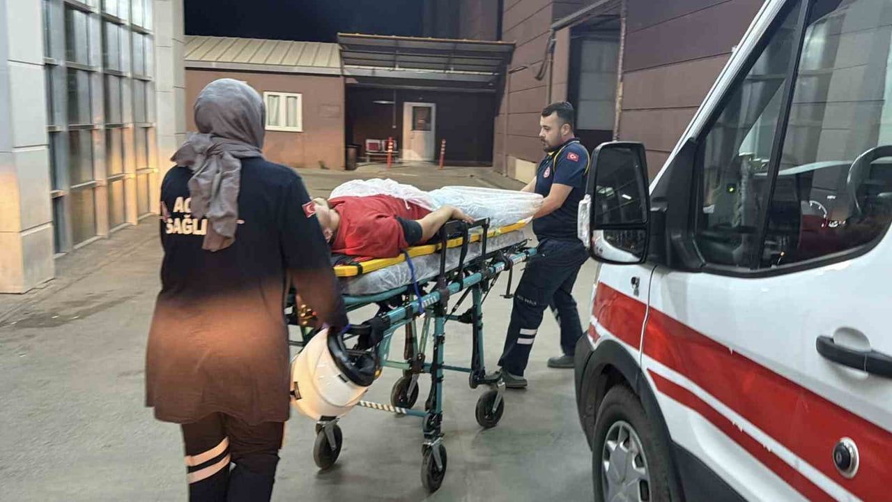 sümerevler mahallesinde motosiklet devrildi: sürücü hastaneye kaldırıldı