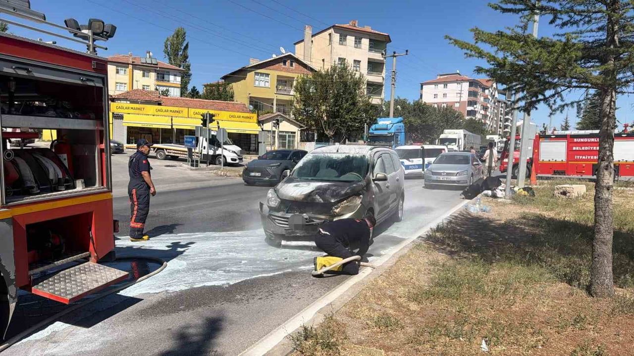 Sungurlu kavşağında frenlerin tutmaması sonucu çarpışma ve motor yangını