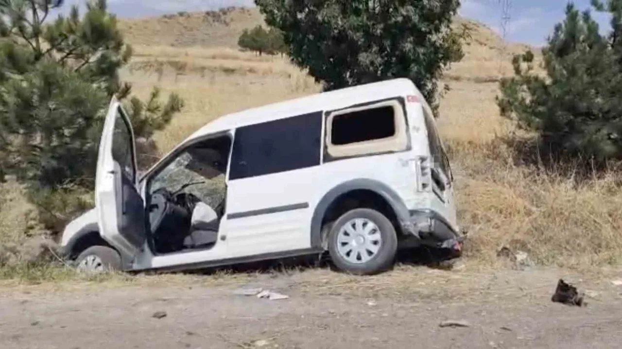 Sungurlu yolunda çarpışma: üç kişi yaralandı