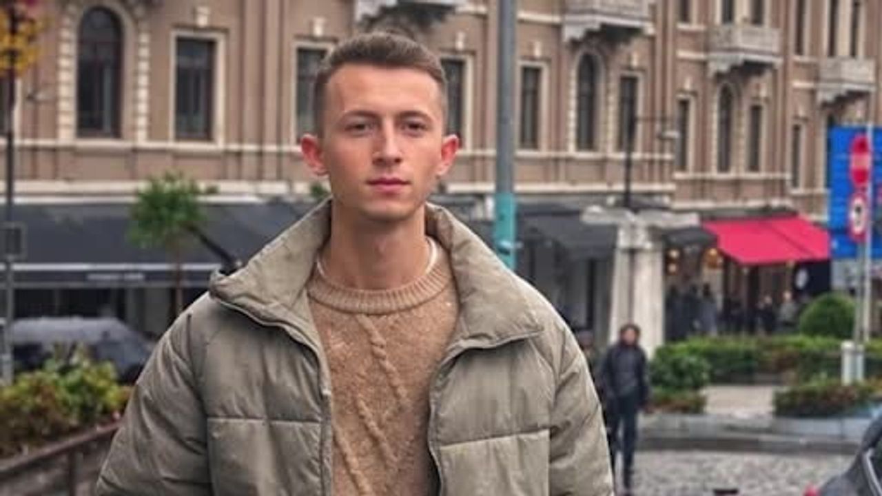 Sup kazasında yaşamını yitiren gencin annesi cenaze aracının önünde gözyaşı döktü