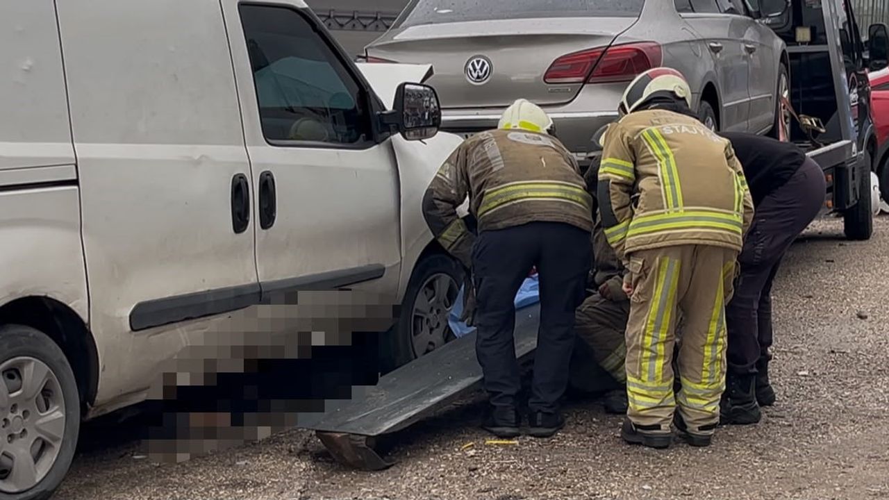 Takip mesafesi tabelasının gölgesinde: Bursa'da yağışta elektrikli bisiklet çarpışması
