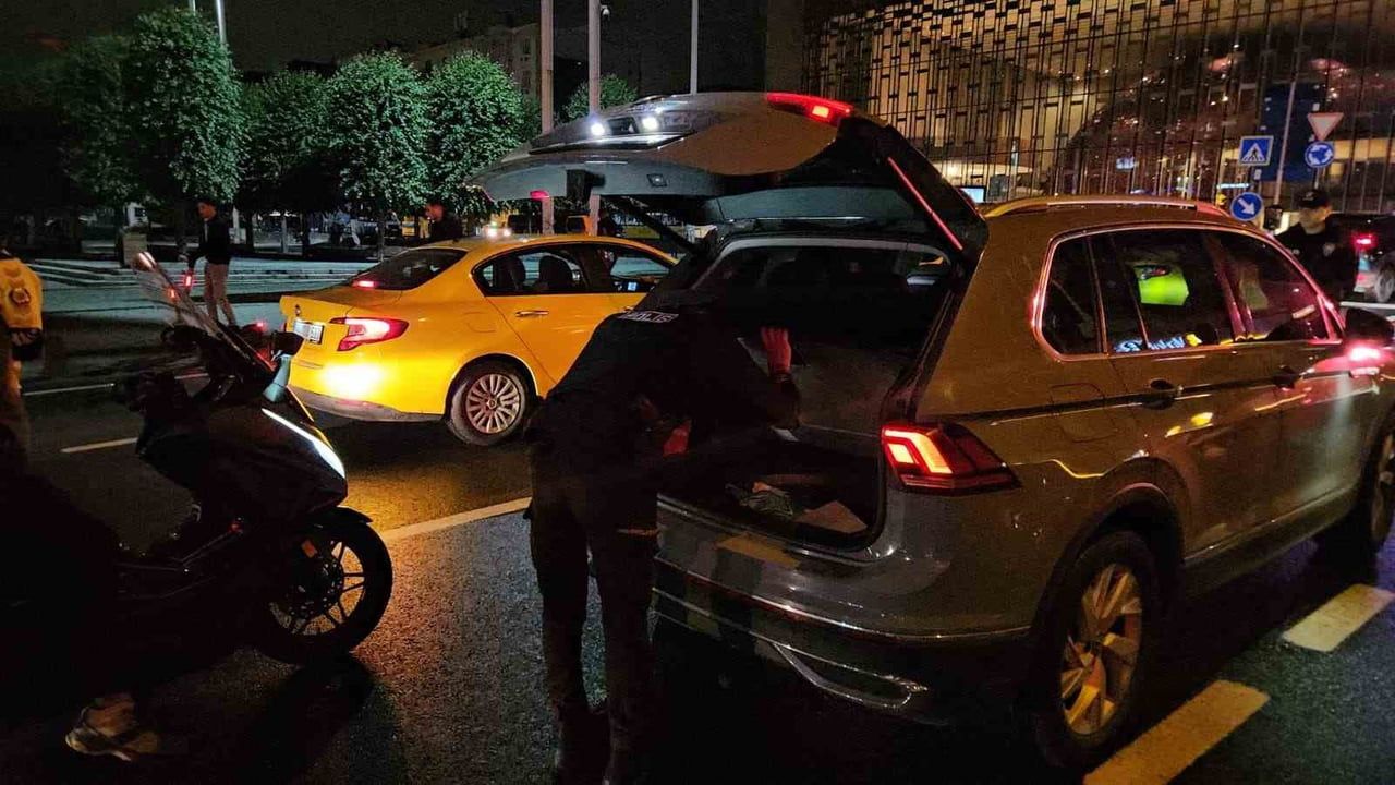 Taksim'de güvenlik seferberliği: 'Huzur İstanbul' uygulamasında kapsamlı kontroller