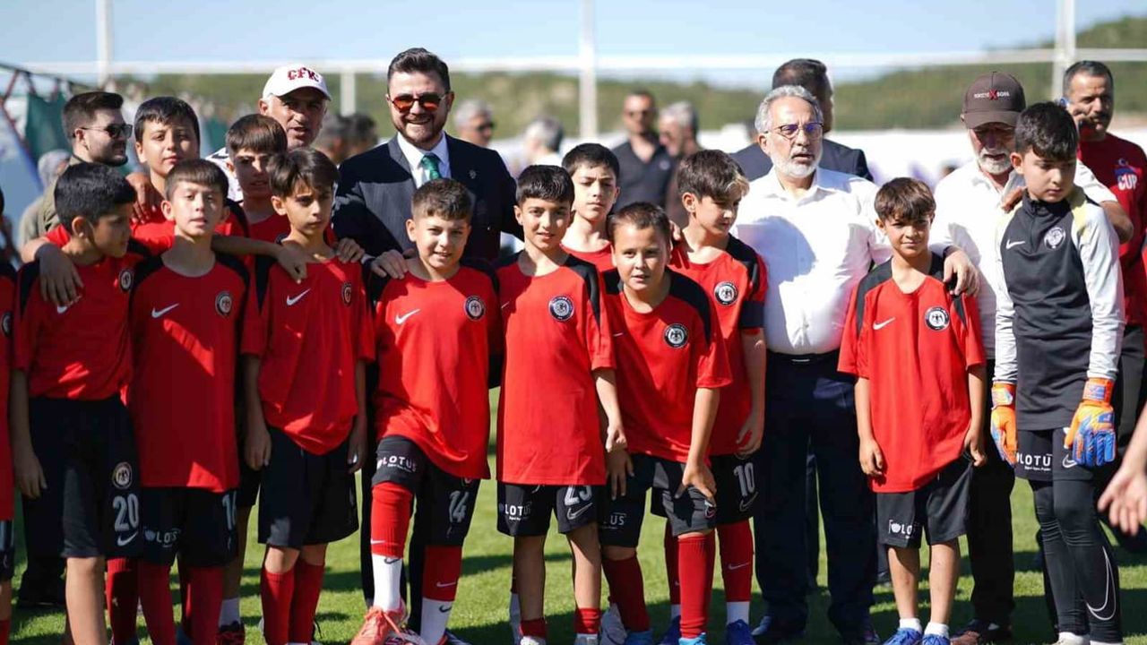 Talas Belediyespor Erciyes’te iki kupayla döndü