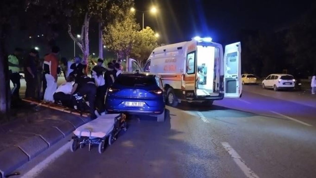 Talas Bulvarı'nda çarpışma: motosiklet sürücüsü hastaneye kaldırıldı