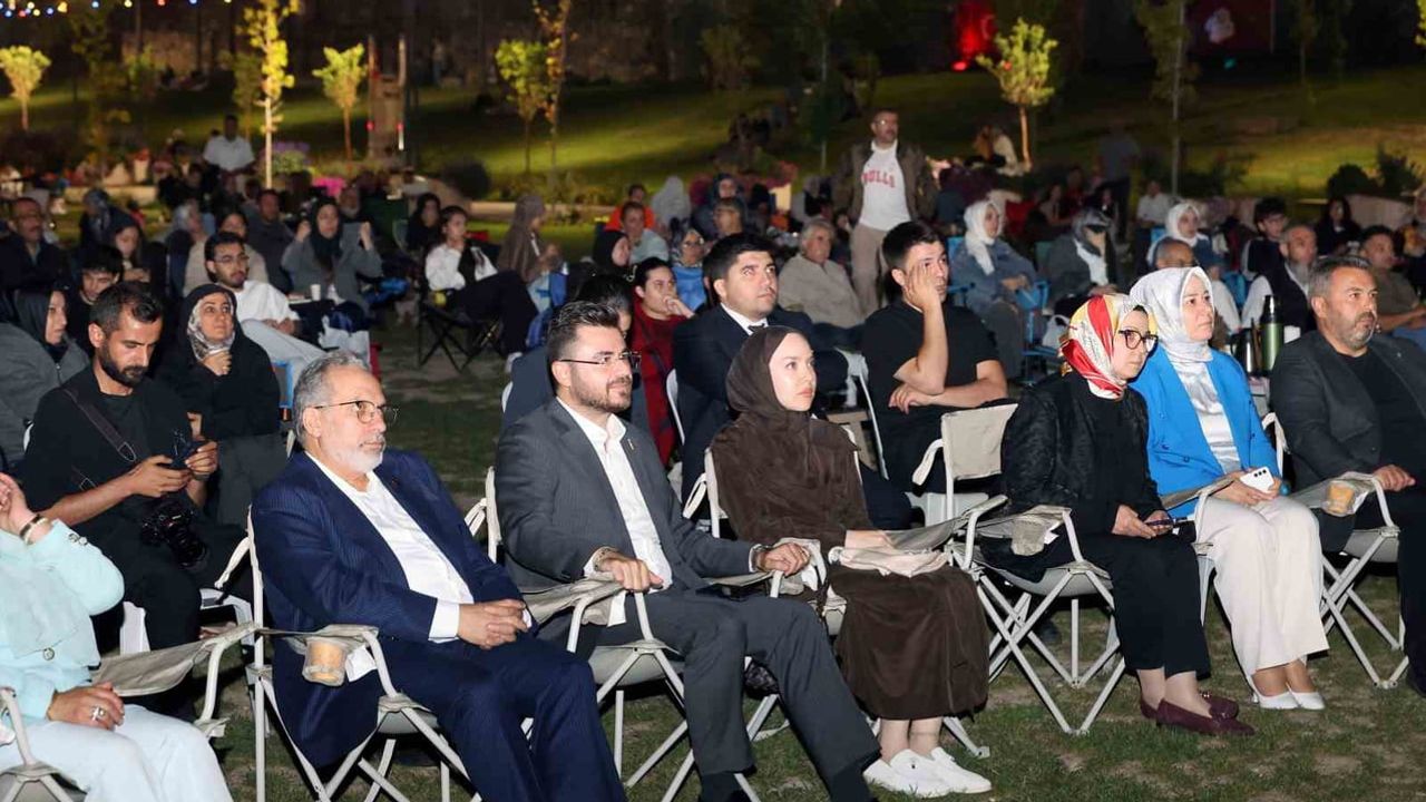 Talas’ta millet bahçesinde Asırlık Gece finaliyle 15 Temmuz anısı canlandı