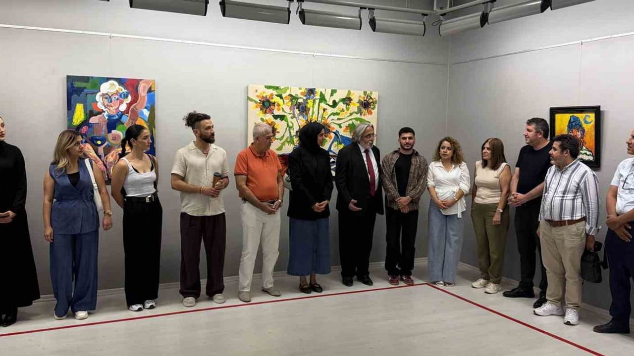 Talha Kılıç'ın 'Tragedyalar' sergisi SANKO Sanat Galerisi'nde zamansız figürleri konuşuyor
