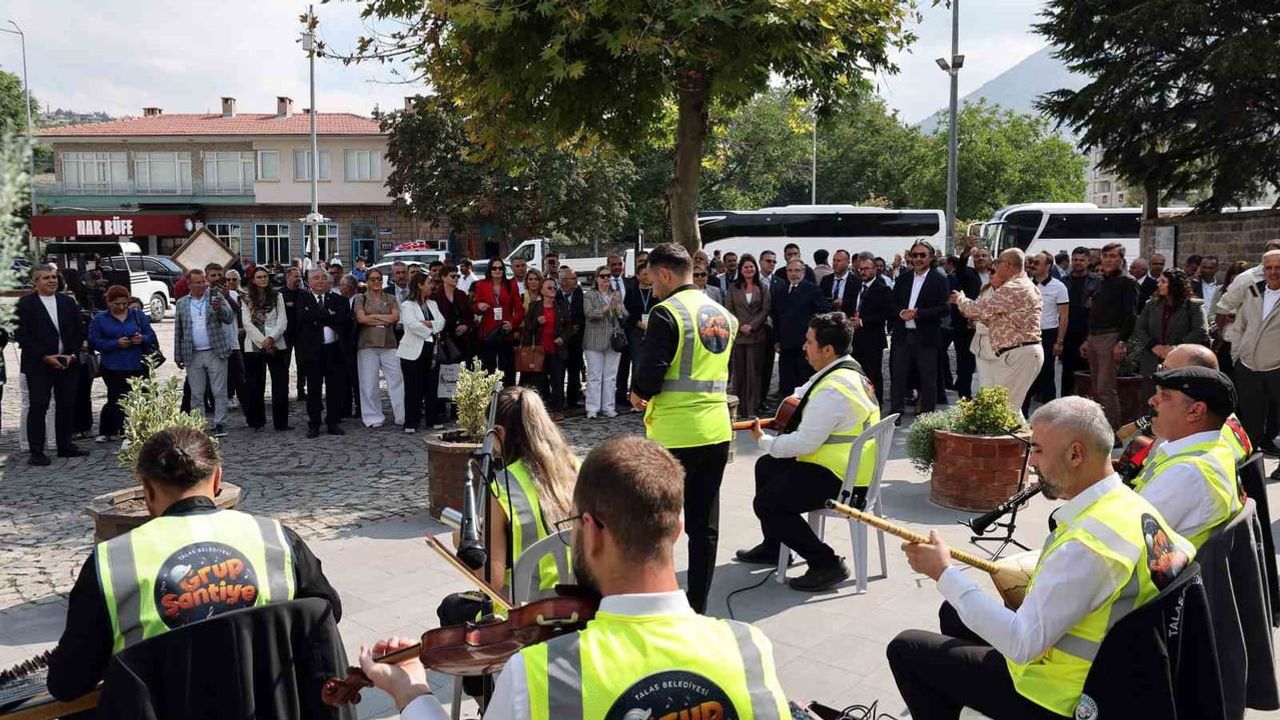 Tarihi dokuyu yaşatan Talas: Osmanlı kültür sokağı belediye başkanlarının beğenisini kazandı