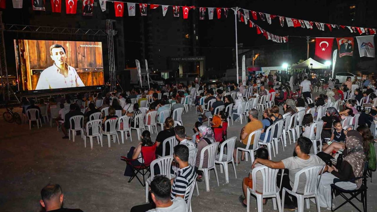tarsus akşamında mahalleli beyaz perdede buluştu