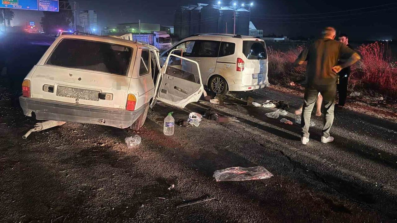 Tarsus'ta karşı şeride geçen araç kaza yaptı: 6 yaşındaki çocuk hayatını kaybetti
