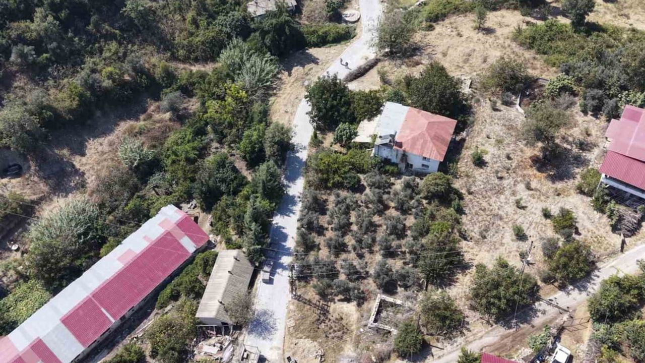 Tarsus’ta kırsal ulaşım kolaylaştı: 3 bin 200 metrekare parke döşendi