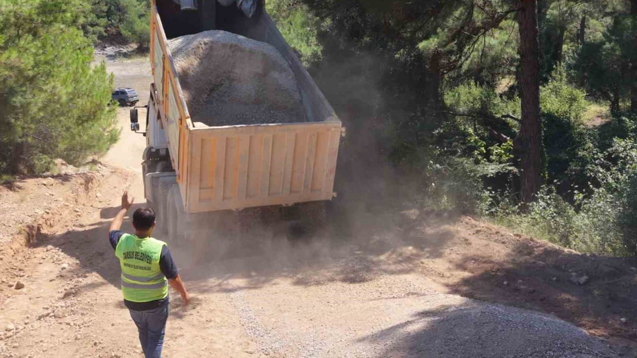 Tarsus’un kırsal yollarında bakım ve tesviye çalışmaları hız kazandı