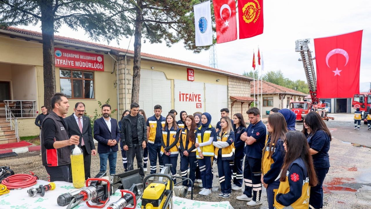 Taşköprü'de itfaiyeciler haftası öğrencilerle kutlandı
