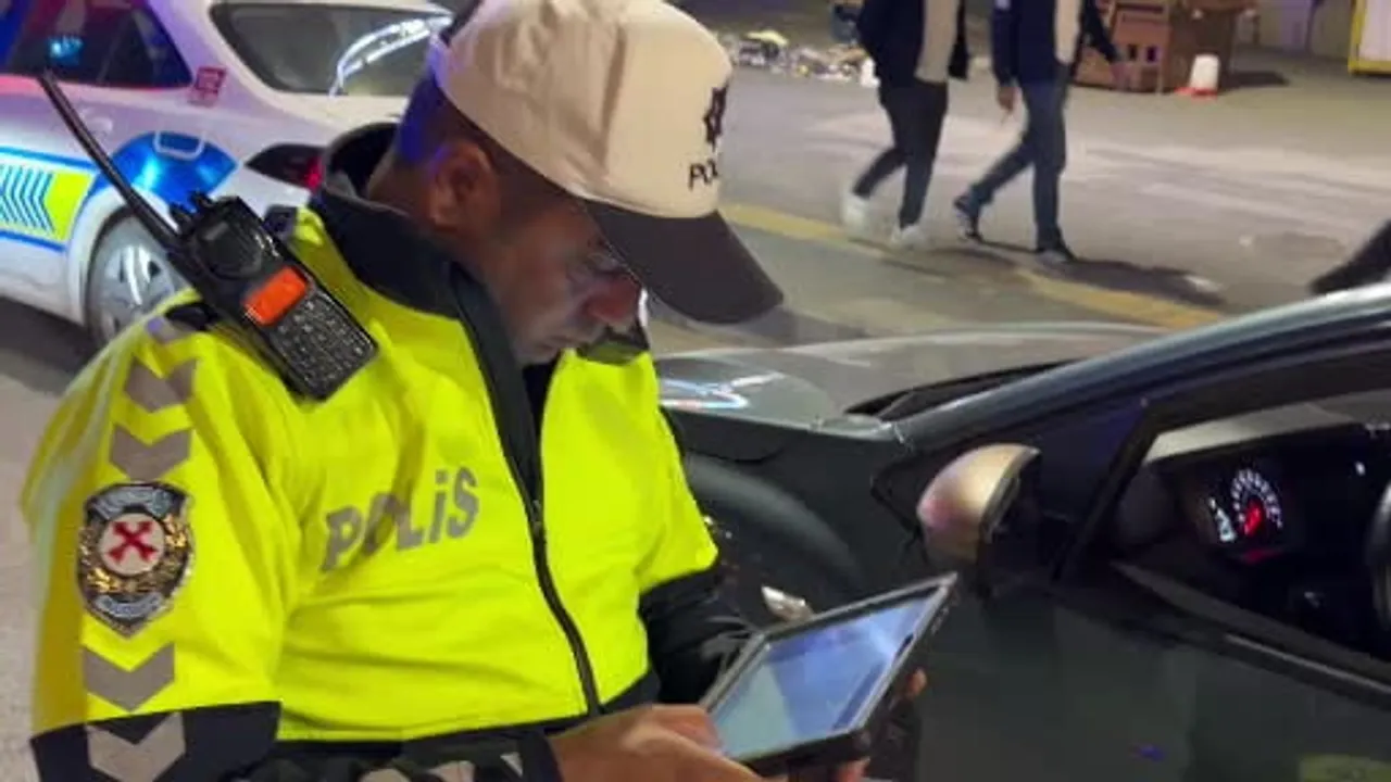 Tatvan'da güven için geniş çaplı denetim: arananlar yakalandı, yüzlerce araç kontrol edildi