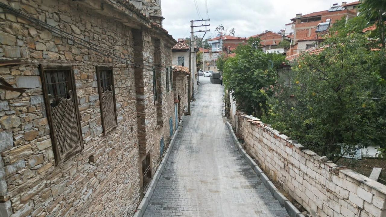Tavas orta mahallesinde altyapı tamamlandı, sokaklar kilit parke ile yenilendi