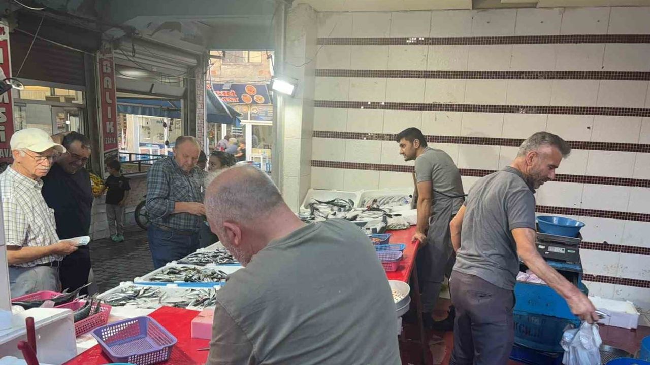 Tavşanlı balık pazarında yeni sezon bereketi