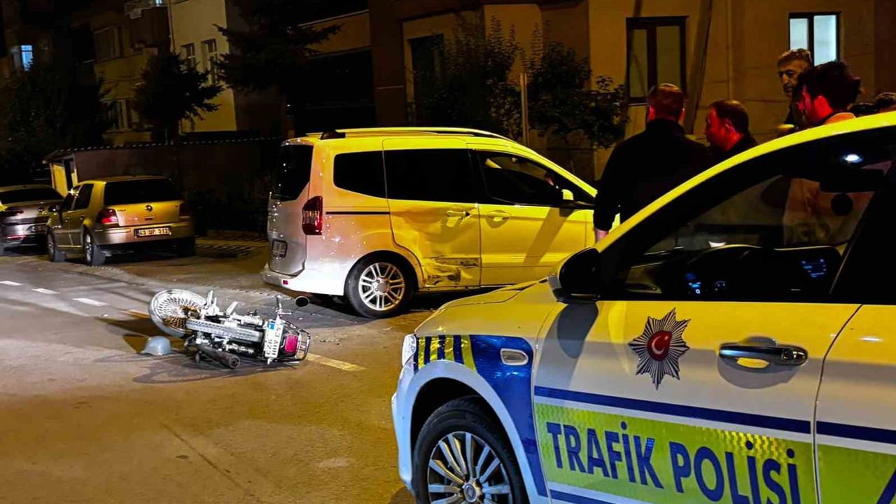 Tavşanlı’da kavşakta çarpışma: motosiklet sürücüsü yaralandı