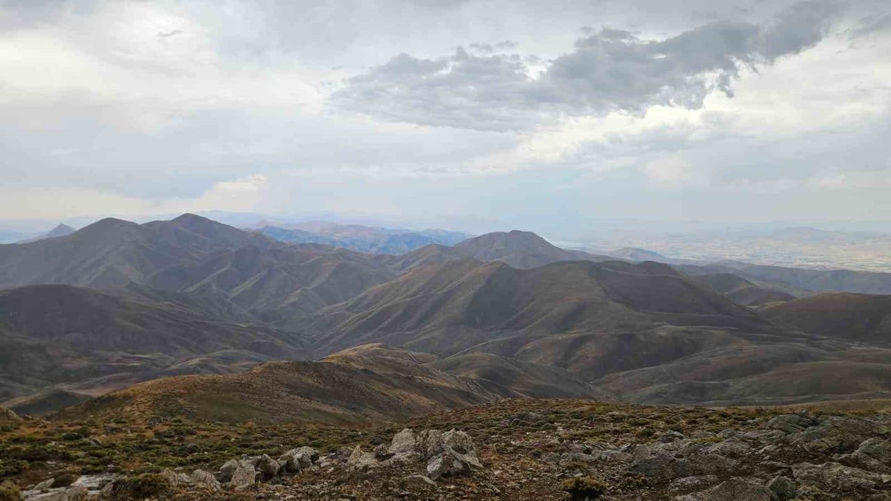 tek başına zirve: aktürk, akdağ'da solo tırmanışı tamamladı
